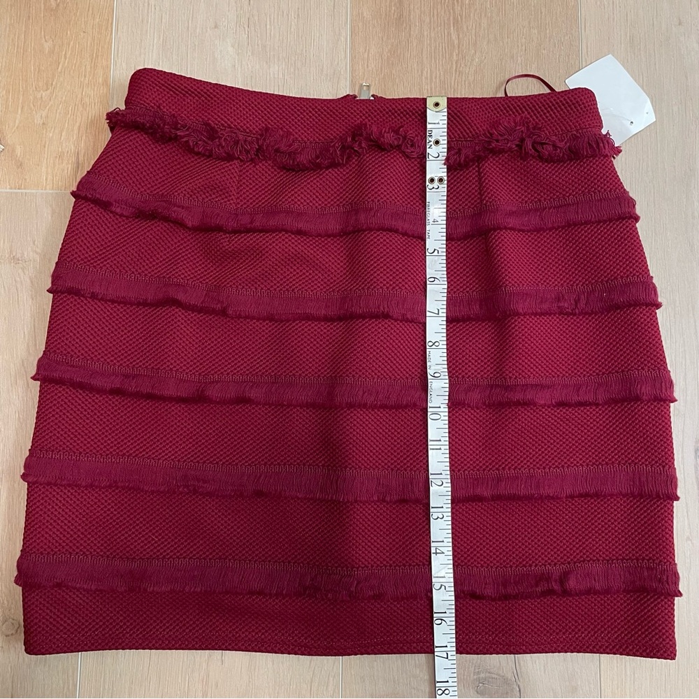 💗 NWT ROMEO + JULIET Elegant Burgundy Skirt